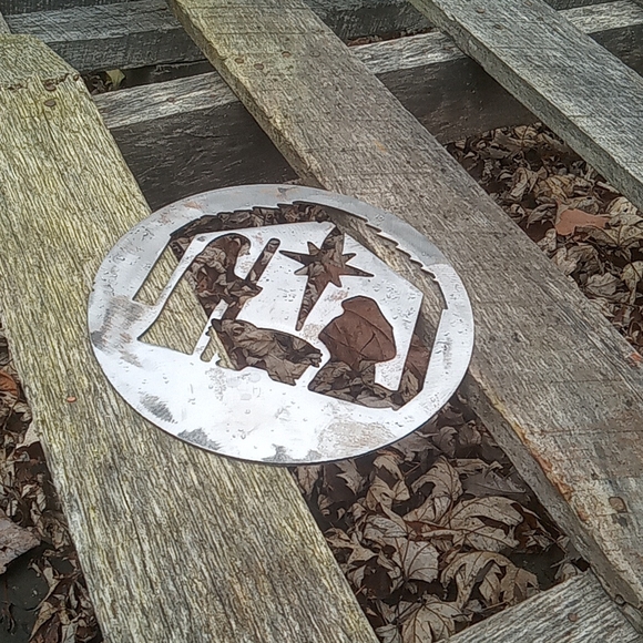 Manger scene - Picture 3 of 4